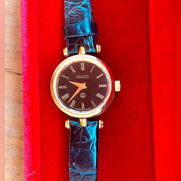 Authentic GUCCI black dial watch 🌹 - Picture 8 of 11